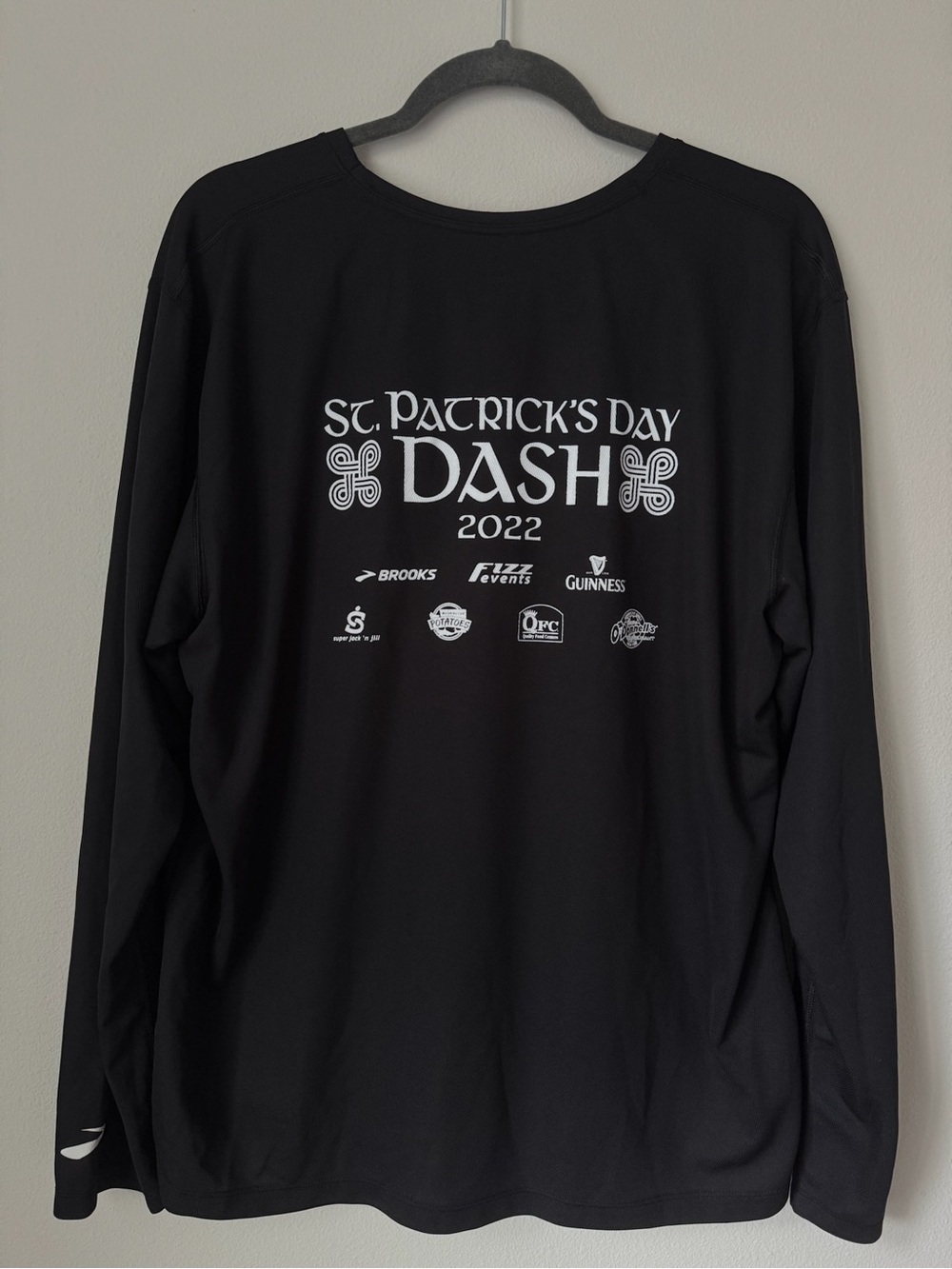 Brooks St Patricks Day Dash 2022 Mens XXL Black Long Sleeve Running Shirt 210956